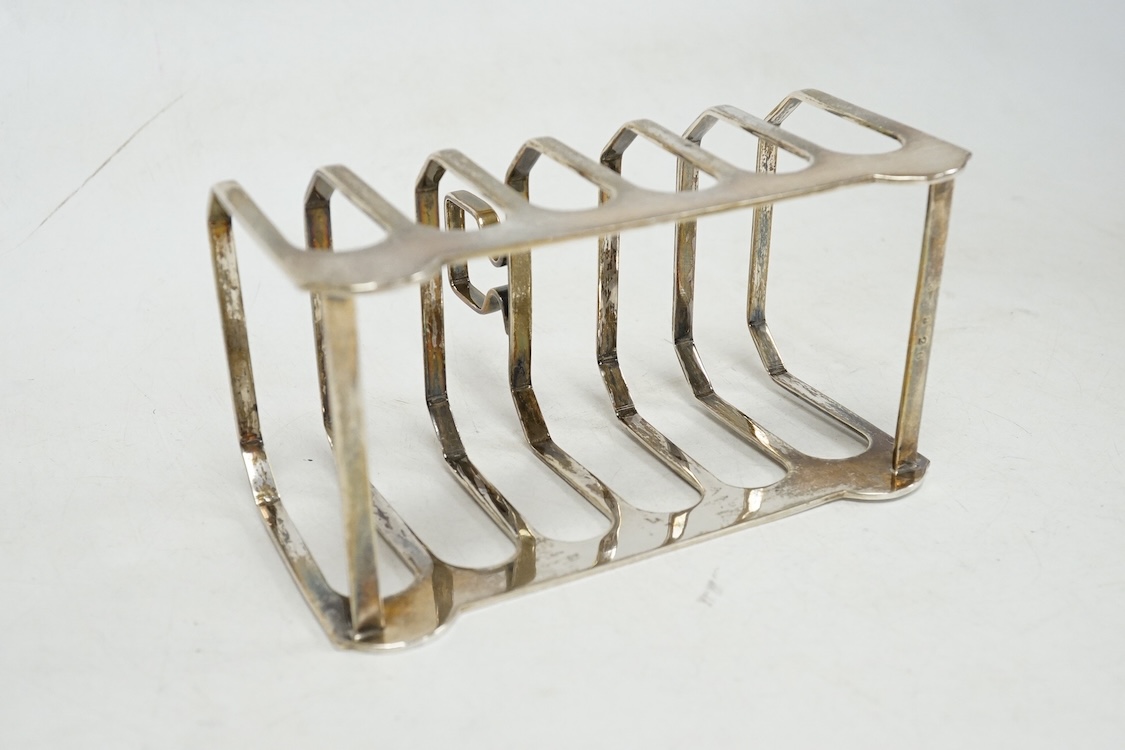 A George VI Art Deco silver seven bar toast rack, by Elkington & Co, Birmingham, 1937, 11.5cm.